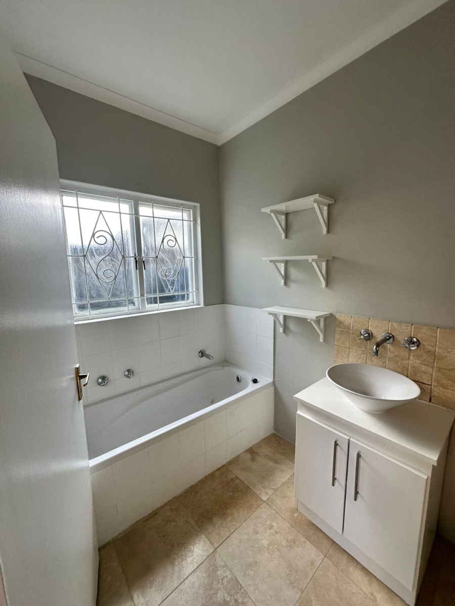 To Let 1 Bedroom Property for Rent in Harfield Village Western Cape